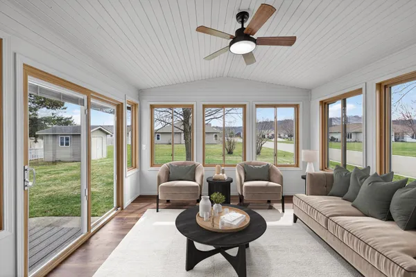 $349,900 | 706 12th Street East, Wabasha, MN 55981