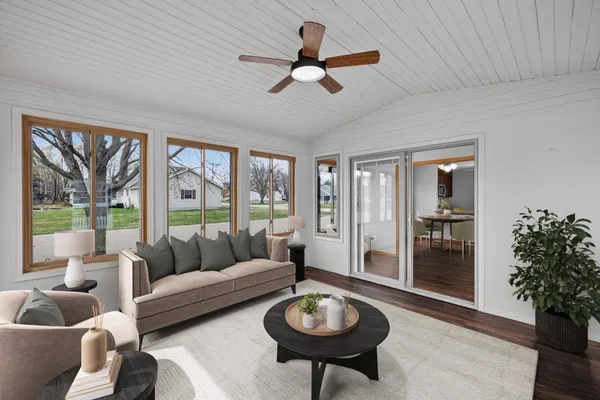 $349,900 | 706 12th Street East, Wabasha, MN 55981