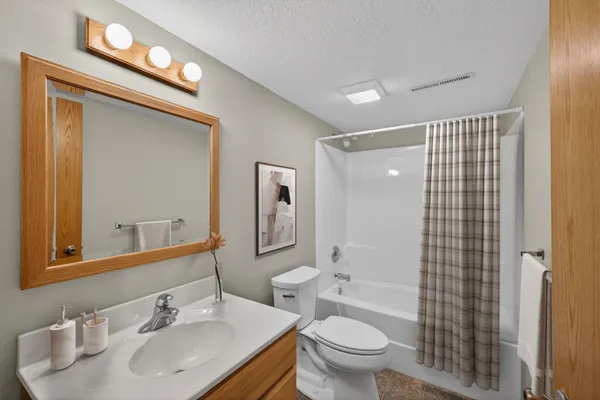 $349,900 | 706 12th Street East, Wabasha, MN 55981