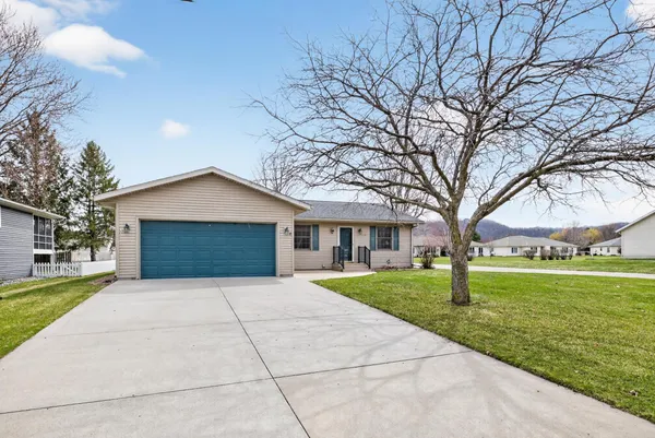 $349,900 | 706 12th Street East, Wabasha, MN 55981