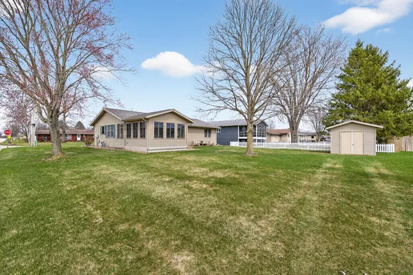 $349,900 | 706 12th Street East, Wabasha, MN 55981