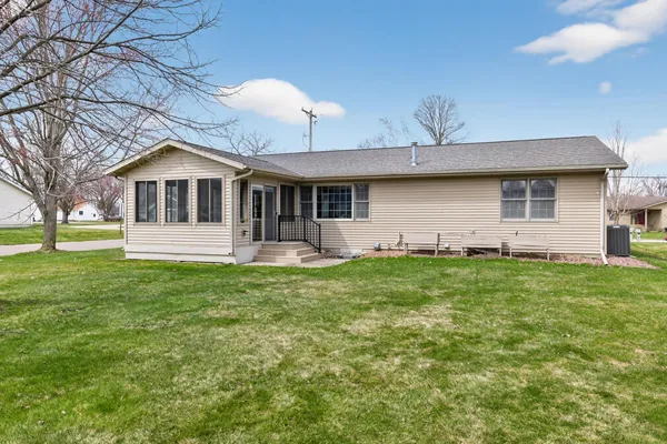 $349,900 | 706 12th Street East, Wabasha, MN 55981