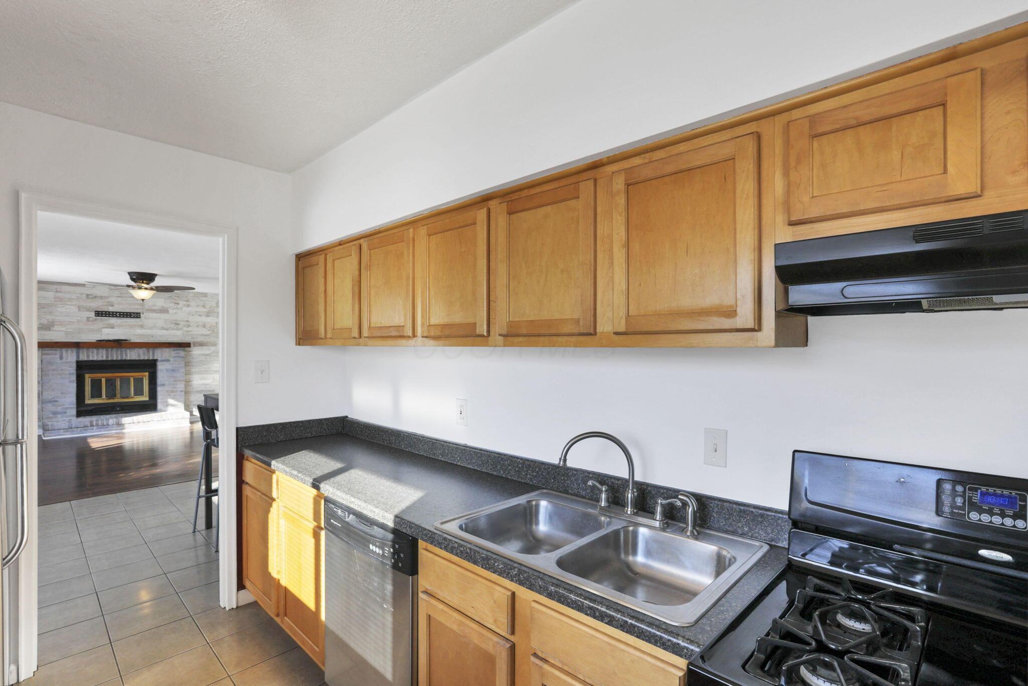 4346 Etna Road Columbus, OH 43213 - Photo 10 of 28 Kitchen