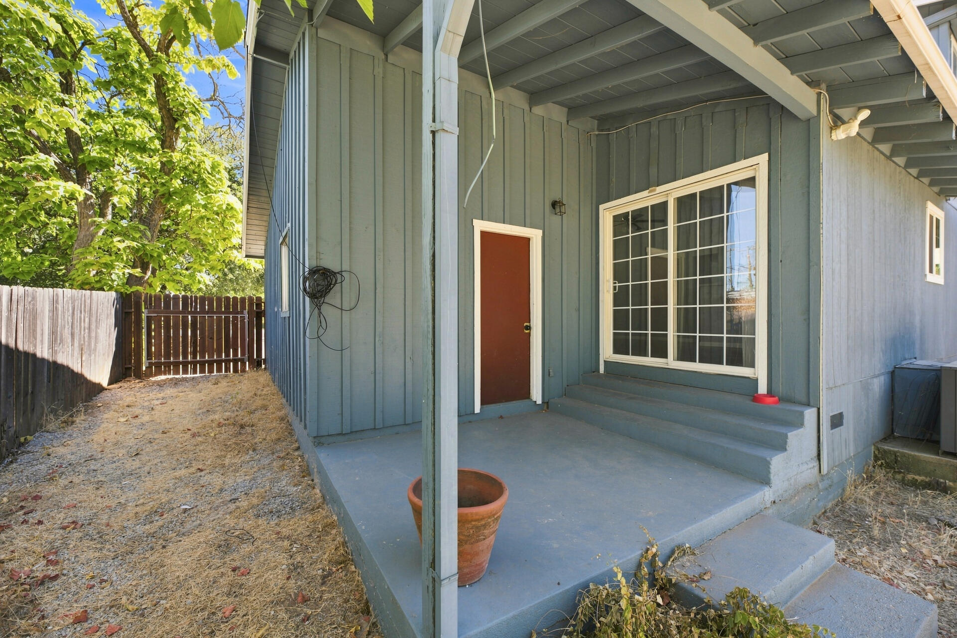 646 Ridge Road Redding, CA 96003 - Photo 34 of 41 Porch
