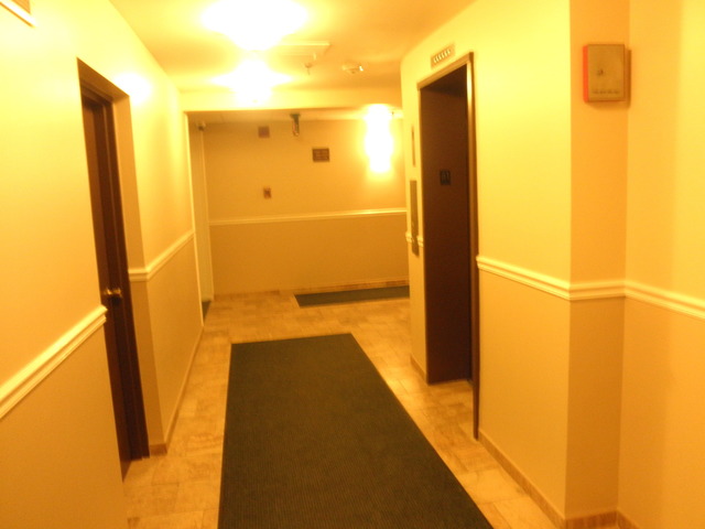 725 West Huntington Commons Road, Unit 105 Mount Prospect, IL 60056 - Photo 2 of 22