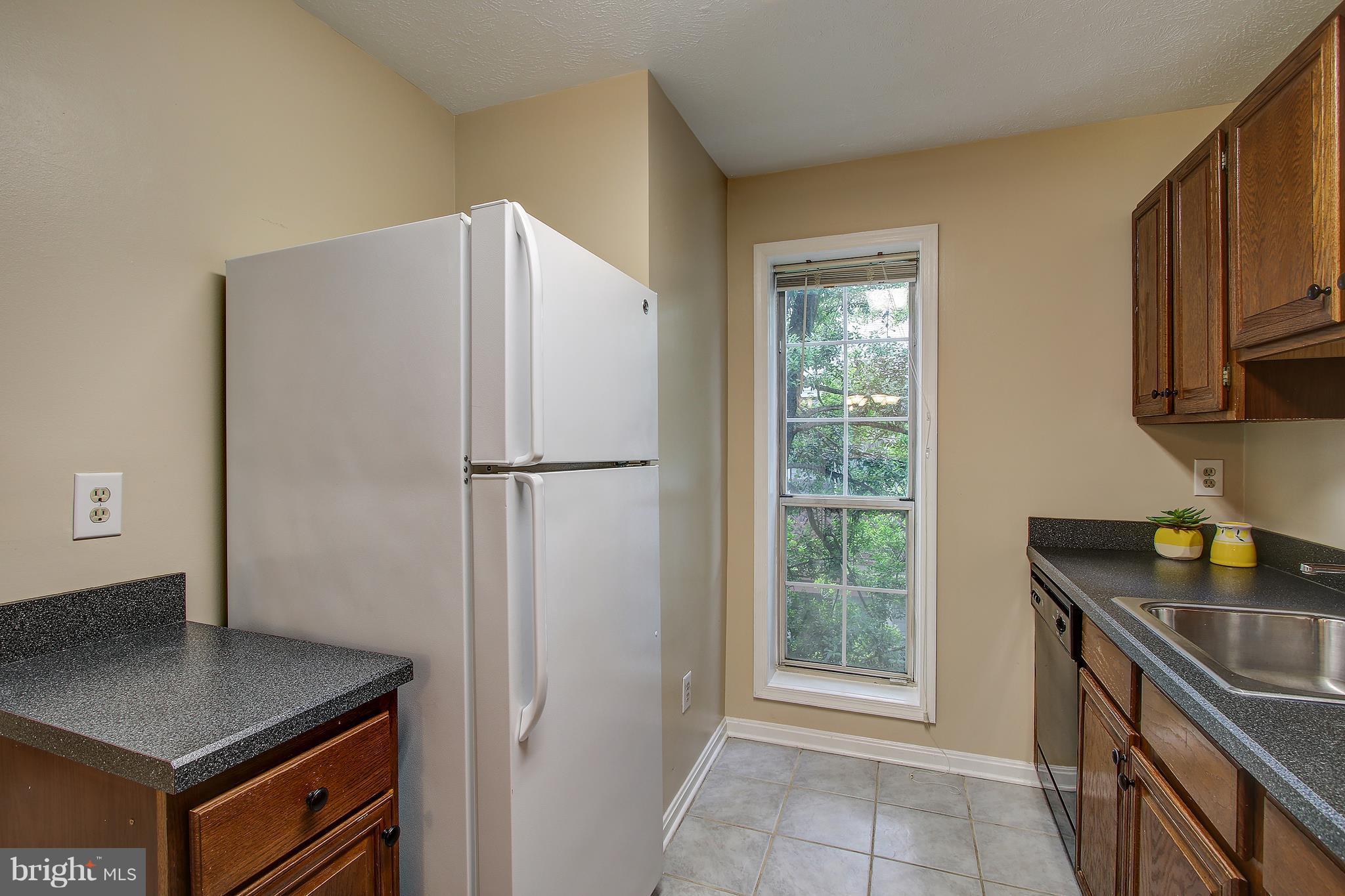 10188 Oakton Terrace Road, Unit 10188 Oakton, VA 22124 - Photo 14 of 30 Kitchen