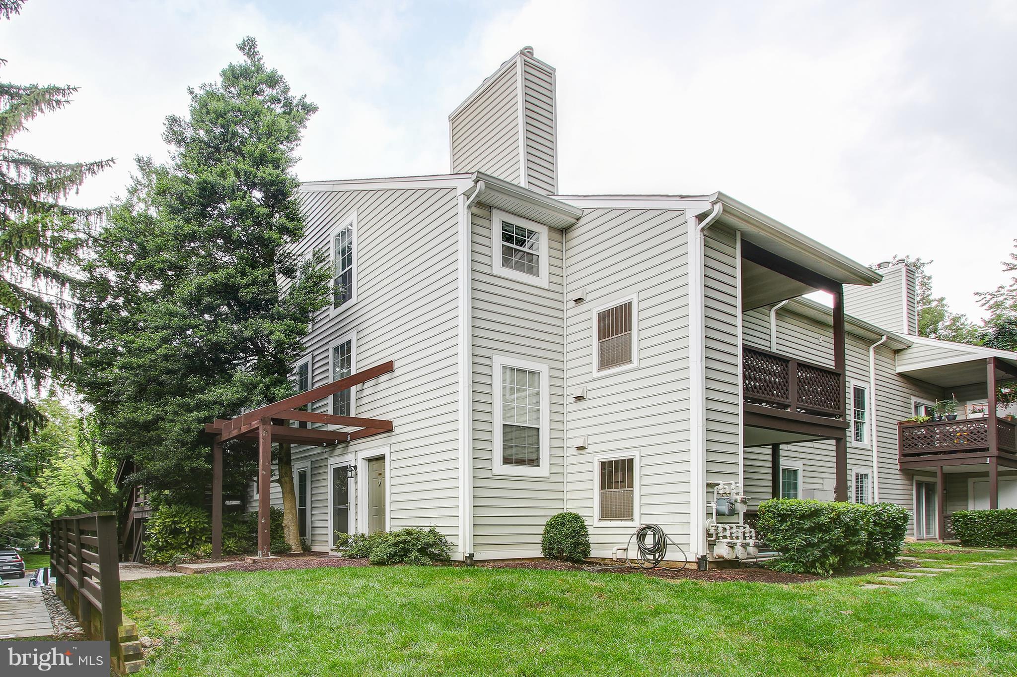 10188 Oakton Terrace Road, Unit 10188 Oakton, VA 22124 - Photo 3 of 30 Exterior (General)