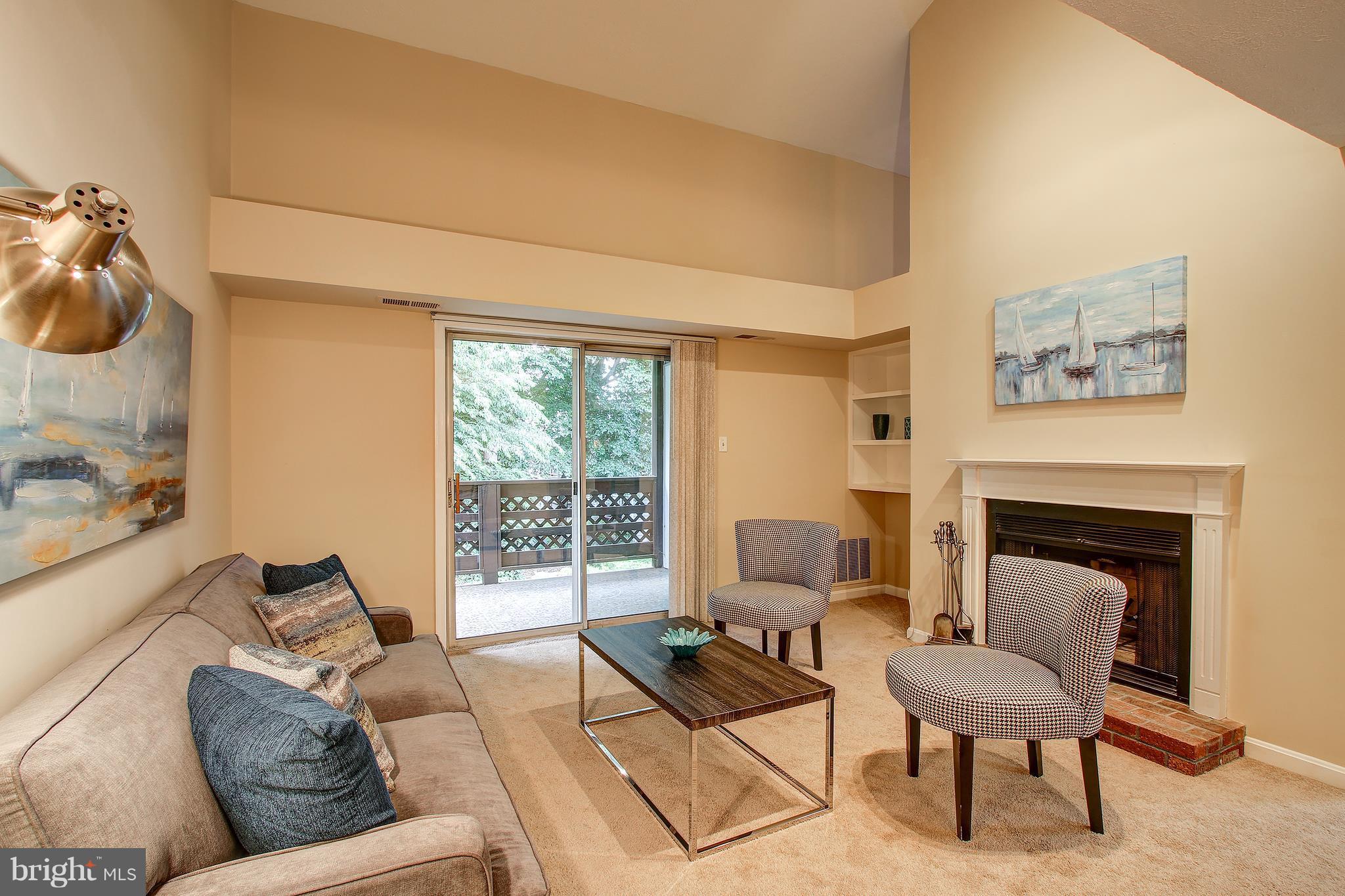 10188 Oakton Terrace Road, Unit 10188 Oakton, VA 22124 - Photo 6 of 30 Living Room
