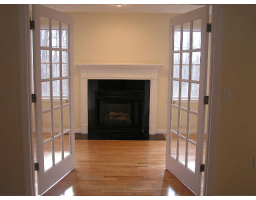 27 Fox Hill Road Billerica, MA 01821 - Photo 5 of 12 Gallery Image 5