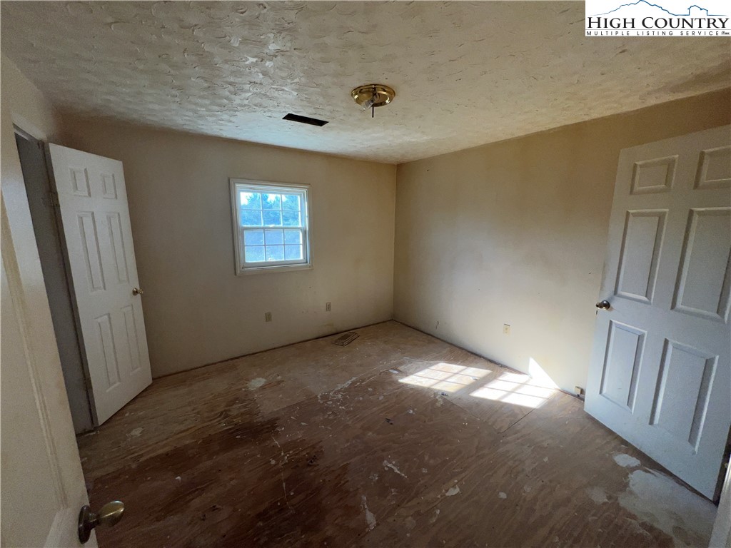 355 Round Knob Church Road West Jefferson, NC 28694 - Photo 6 of 23