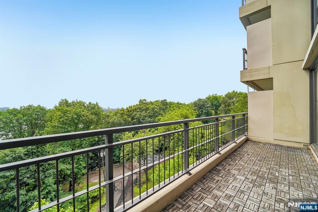 4 Horizon Road, Unit G18 Fort Lee, NJ 07024 - Photo 17 of 45 Gallery Image 17