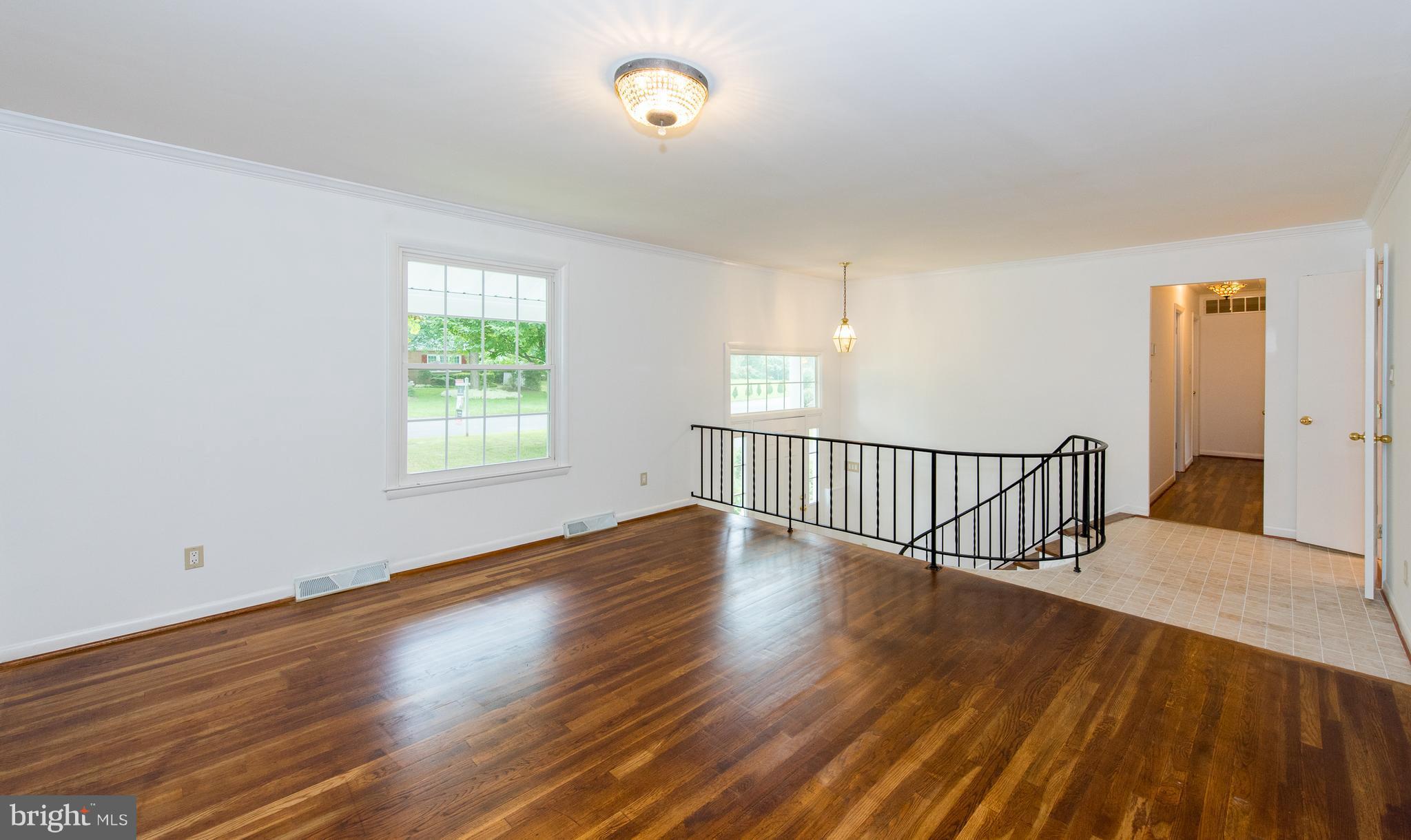 2914 Southview Road Ellicott City, MD 21042 - Photo 4 of 30 Living Room