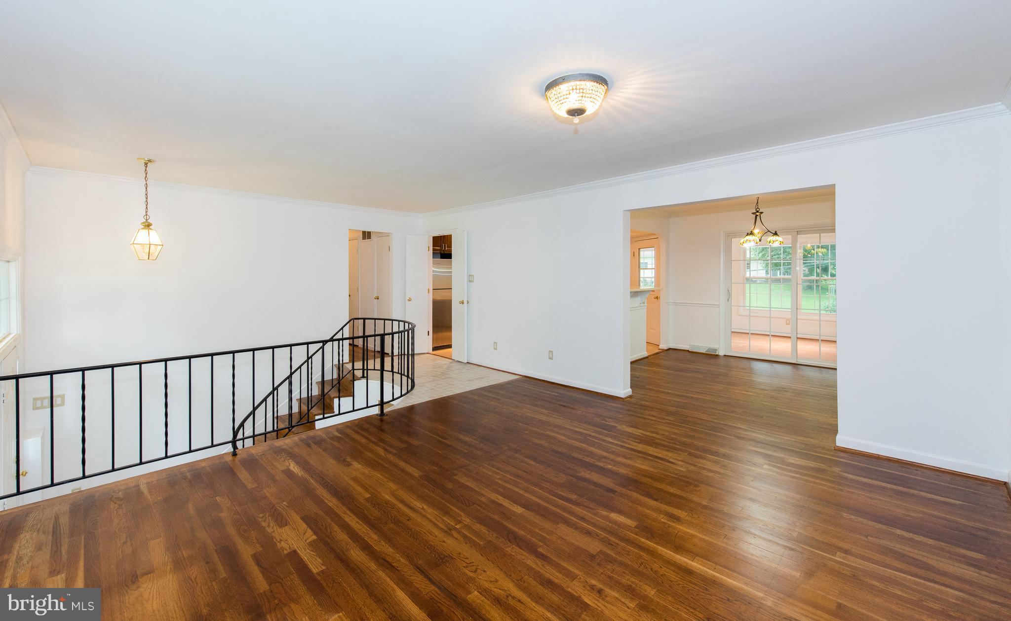 2914 Southview Road Ellicott City, MD 21042 - Photo 5 of 30 Living Room