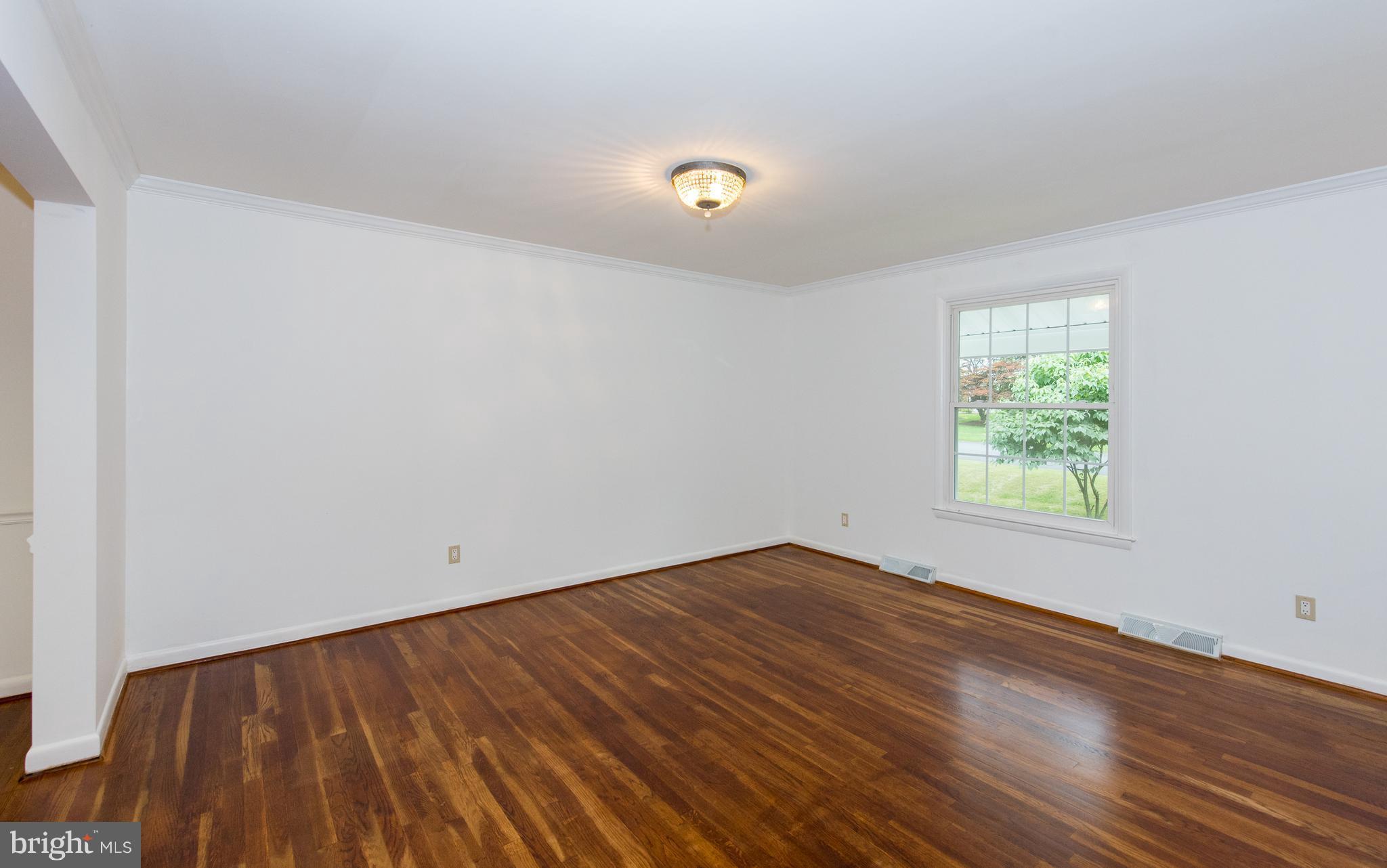 2914 Southview Road Ellicott City, MD 21042 - Photo 6 of 30 Living Room