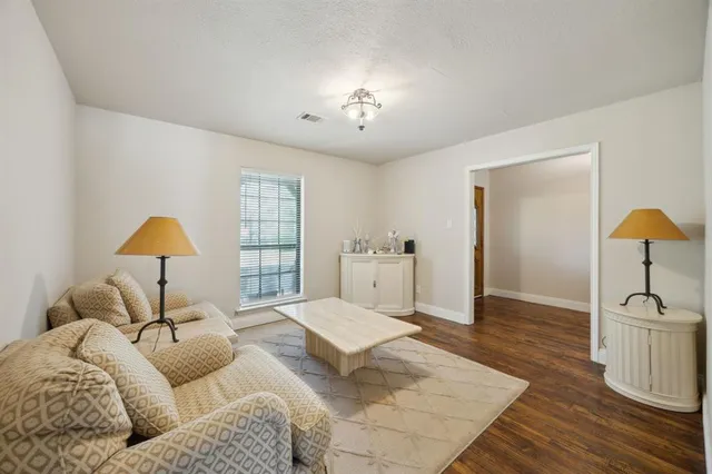 $4,950 | 1425 North Peytonville Avenue, Southlake, TX 76092