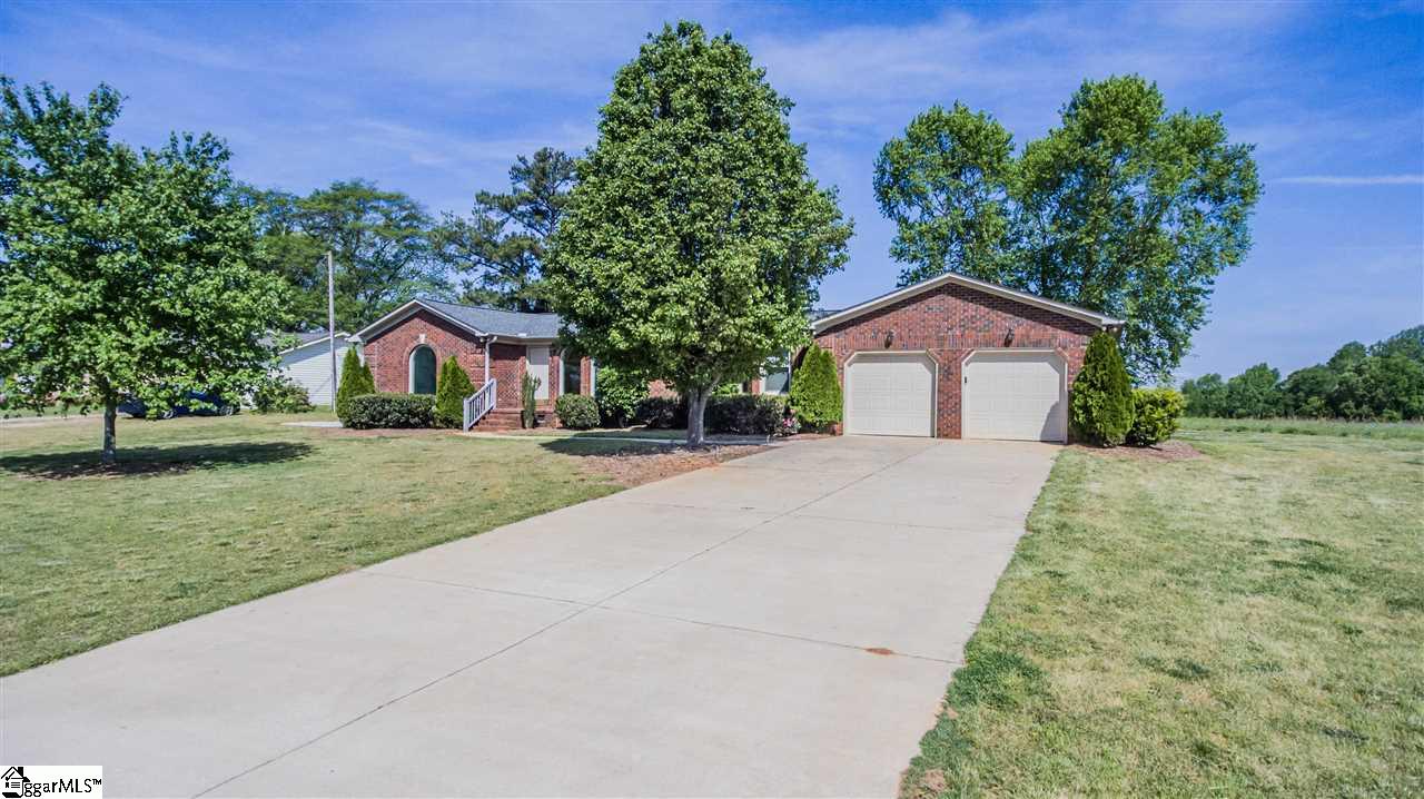 909 Brockman Road Greer, SC 29651 - Photo 5 of 35 Gallery Image 5