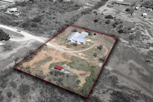 $299,000 | 909 Crockett Street, Santa Anna, TX 76878