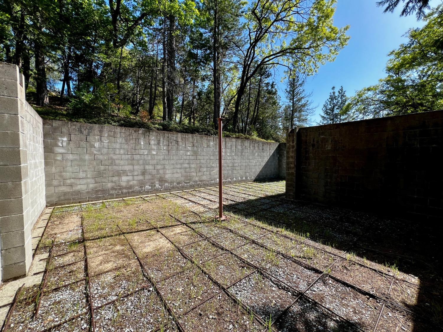 6294 Gray Rock Road Somerset, CA 95684 - Photo 9 of 35 a backyard of a house