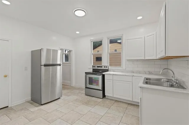 $289,500 | 6010 Kenwood Avenue, Kansas City, MO 64110