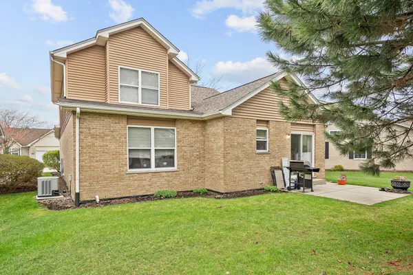 $330,000 | 1014 Edinburgh Court, Joliet, IL 60431