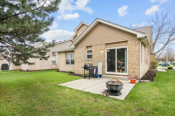 $330,000 | 1014 Edinburgh Court, Joliet, IL 60431