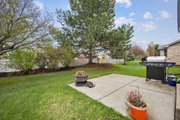 $330,000 | 1014 Edinburgh Court, Joliet, IL 60431