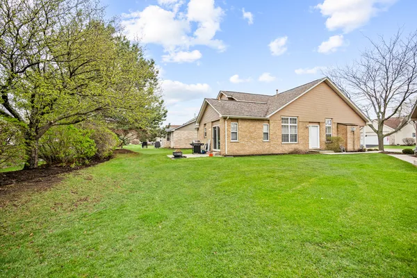 $330,000 | 1014 Edinburgh Court, Joliet, IL 60431
