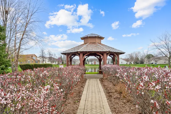 $330,000 | 1014 Edinburgh Court, Joliet, IL 60431