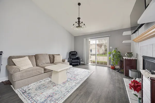 $330,000 | 1014 Edinburgh Court, Joliet, IL 60431