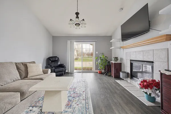 $330,000 | 1014 Edinburgh Court, Joliet, IL 60431