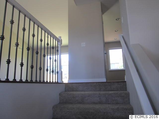 6105 Amber Ridge Drive Dubuque, IA 52002 - Photo 2 of 20 Gallery Image 2