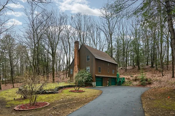 $525,000 | 62 Peabody Lane, Greenfield, MA 01301