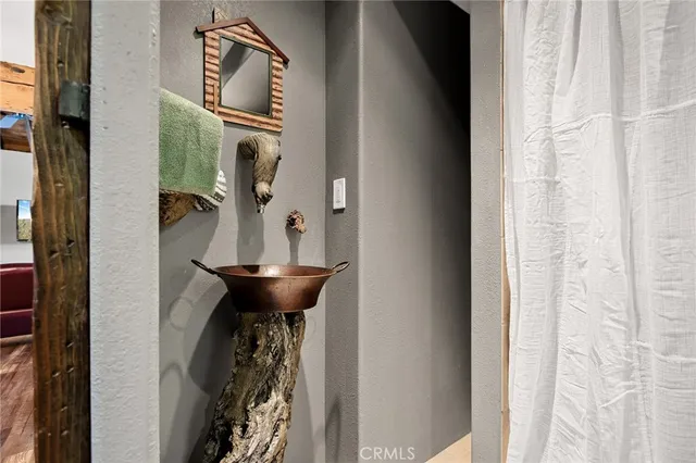 $350,000 | 196 Ponderosa Drive, Cedar Glen, CA 92321