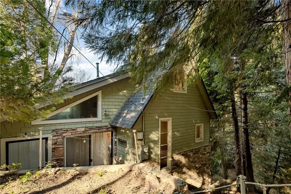 $345,000 | 196 Ponderosa Drive, Cedar Glen, CA 92321