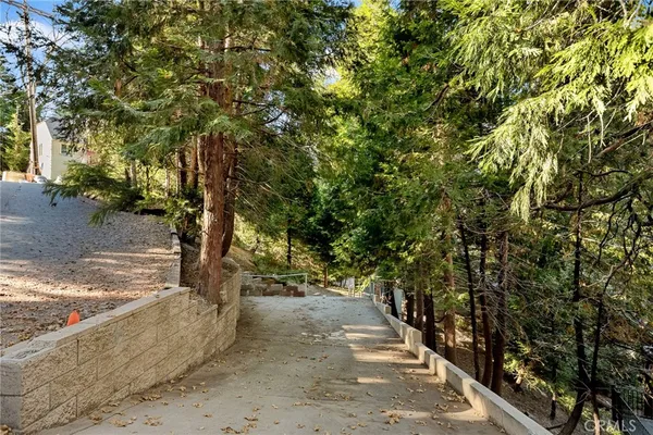 $345,000 | 196 Ponderosa Drive, Cedar Glen, CA 92321