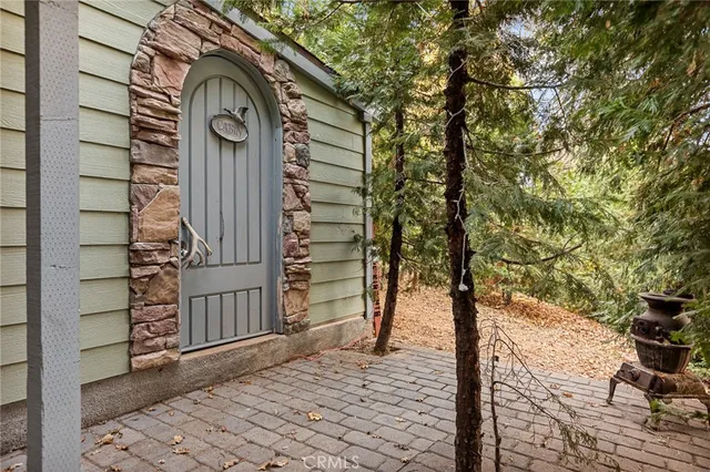 $350,000 | 196 Ponderosa Drive, Cedar Glen, CA 92321