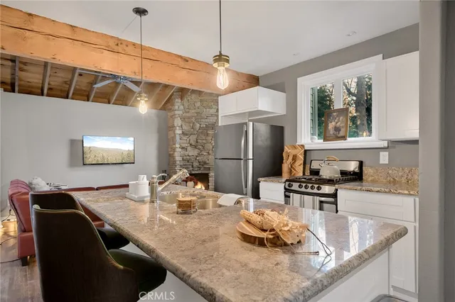 $350,000 | 196 Ponderosa Drive, Cedar Glen, CA 92321