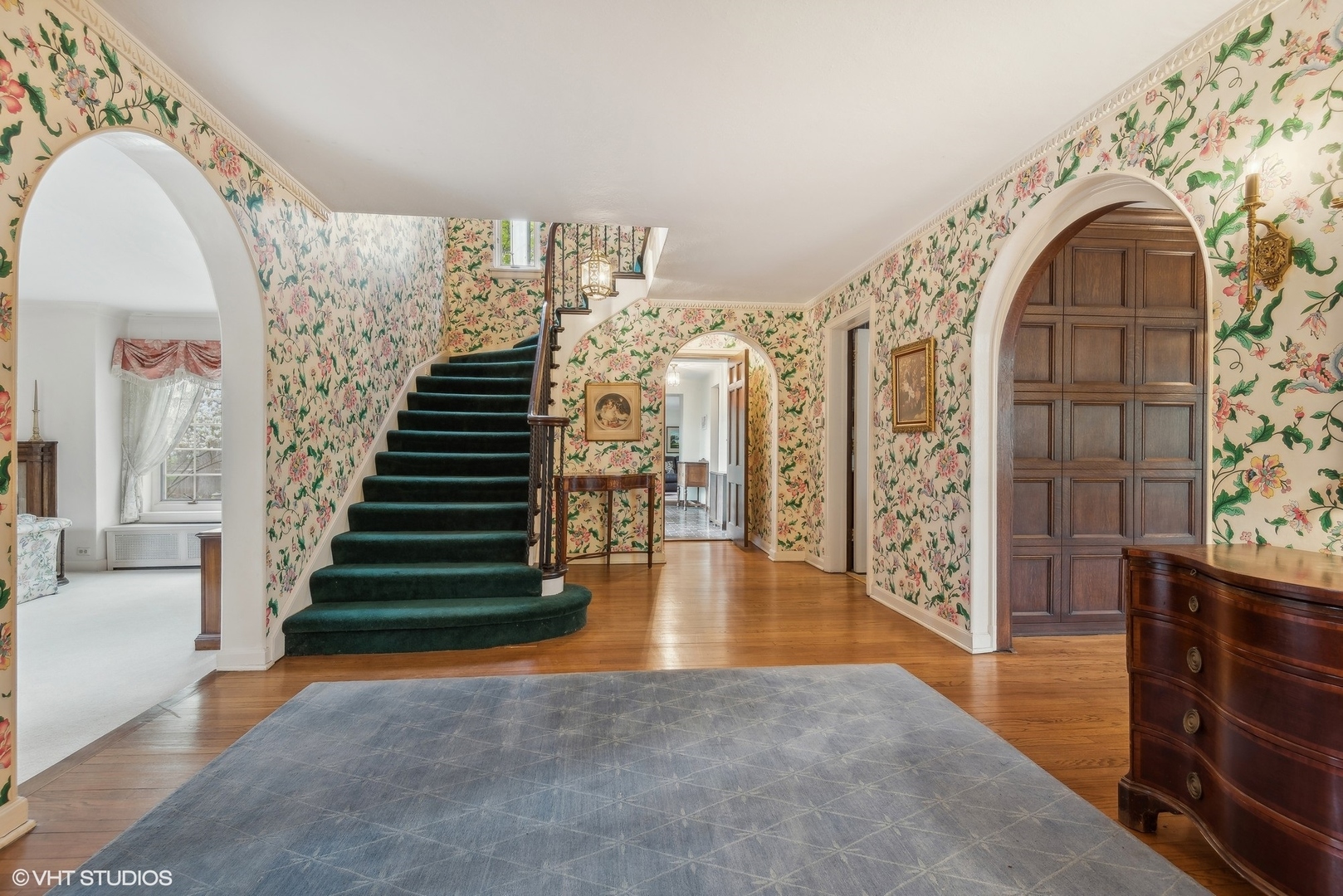 172 Dewindt Road Winnetka, IL 60093 - Photo 4 of 20