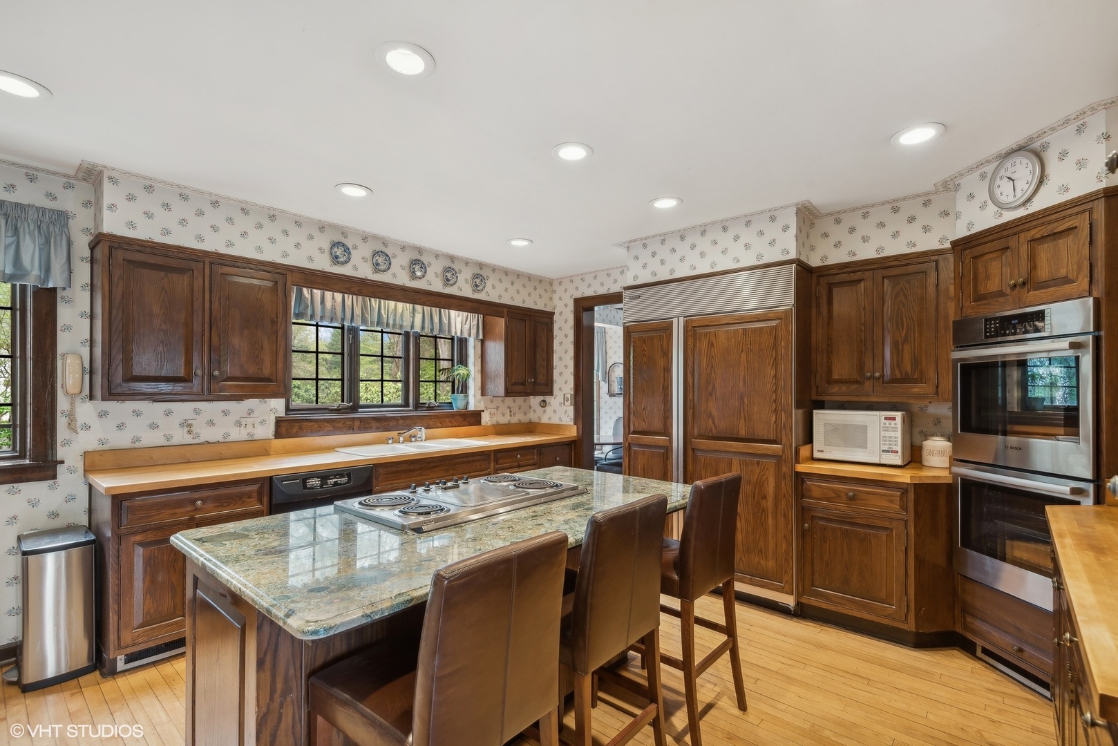 172 Dewindt Road Winnetka, IL 60093 - Photo 6 of 20