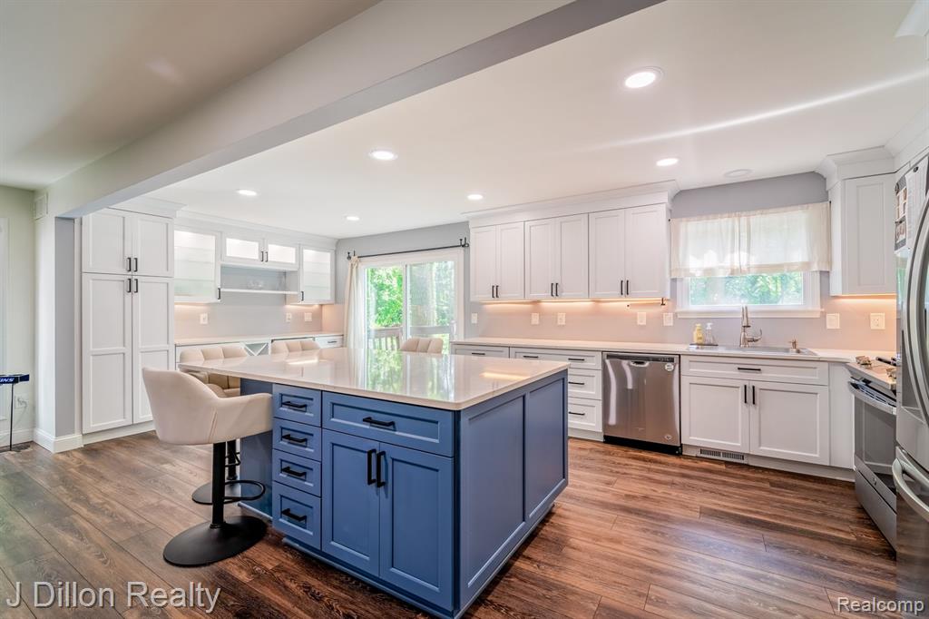 48681 Hanford Road Canton, MI 48187 - Photo 10 of 56 Gallery Image 10