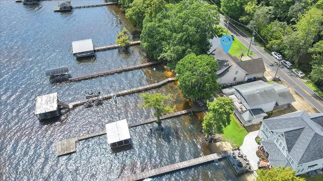 $724,900 | 814 Canal Cove Road, Lake Waccamaw, NC 28450