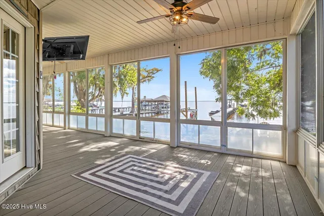 $724,900 | 814 Canal Cove Road, Lake Waccamaw, NC 28450