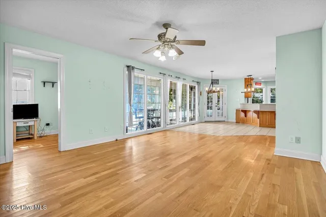 $724,900 | 814 Canal Cove Road, Lake Waccamaw, NC 28450