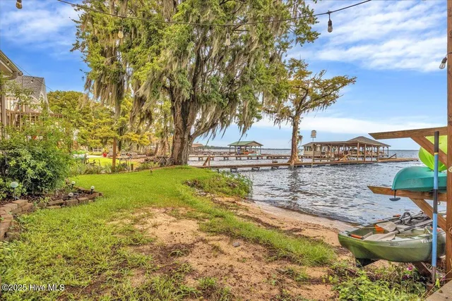 $724,900 | 814 Canal Cove Road, Lake Waccamaw, NC 28450