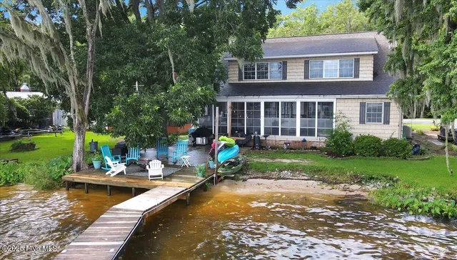 $724,900 | 814 Canal Cove Road, Lake Waccamaw, NC 28450