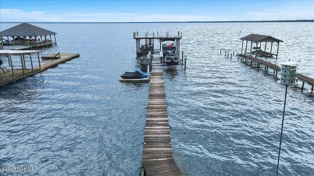 $724,900 | 814 Canal Cove Road, Lake Waccamaw, NC 28450