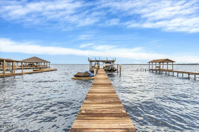 $724,900 | 814 Canal Cove Road, Lake Waccamaw, NC 28450