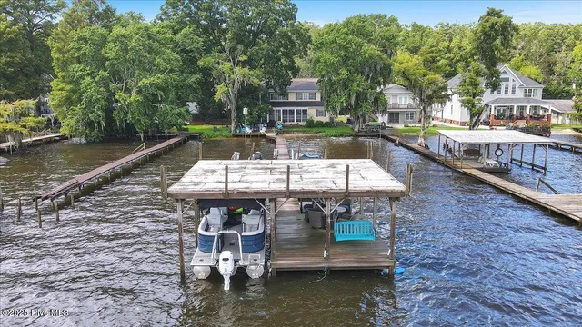 $724,900 | 814 Canal Cove Road, Lake Waccamaw, NC 28450