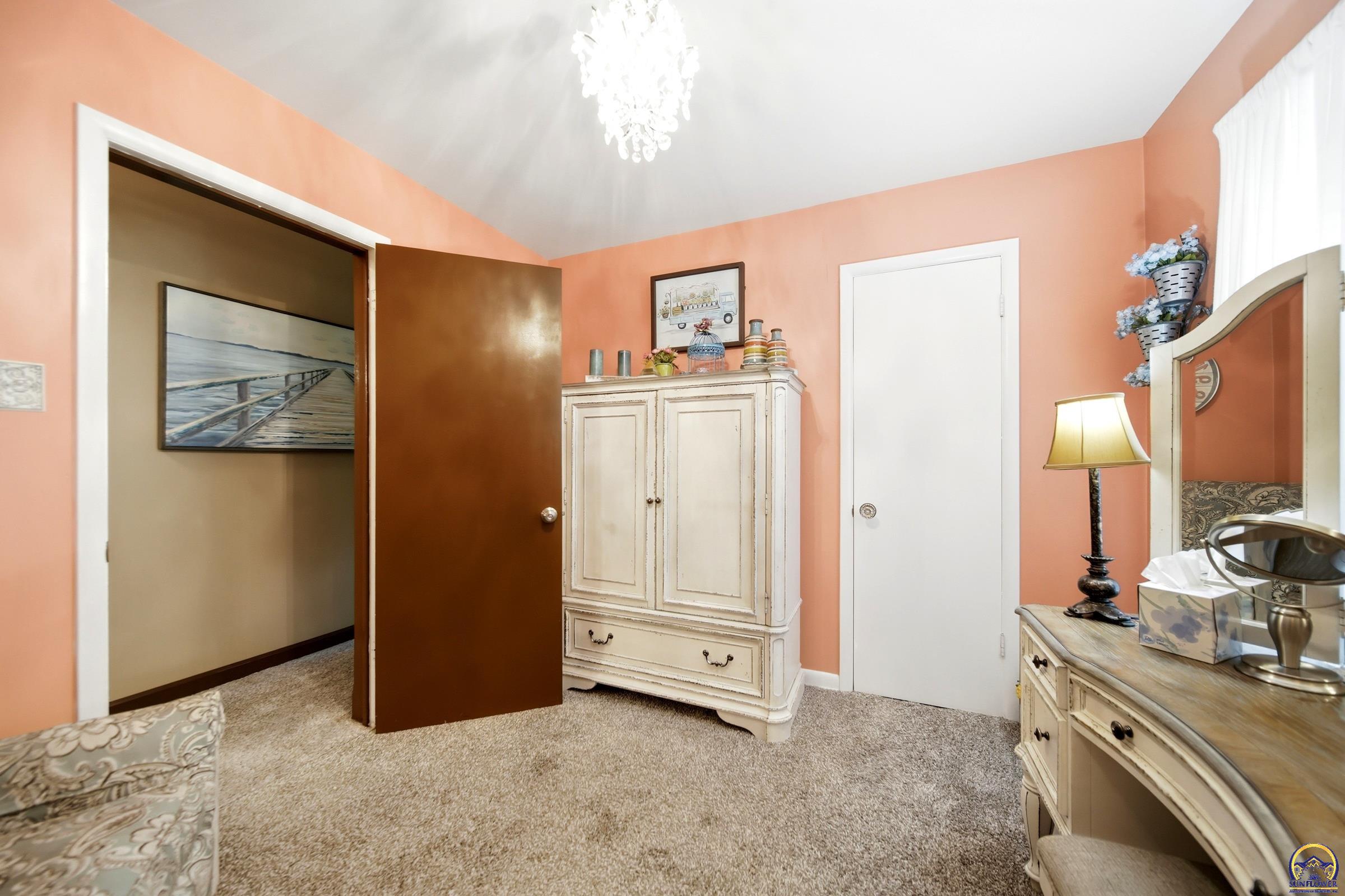 2151 Southwest Burnett Road Topeka, KS 66614 - Photo 22 of 35