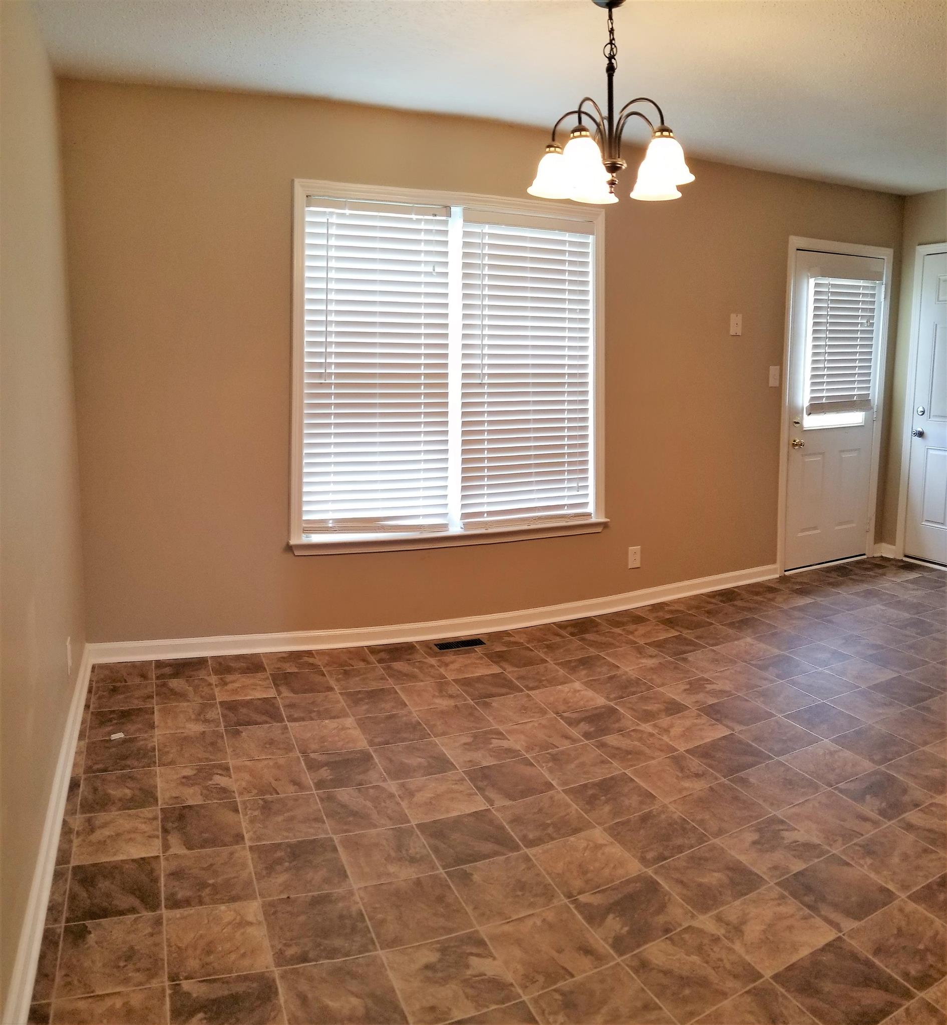 608 Avondale Road Oak Grove, KY 42262 - Photo 5 of 11 casual dining space